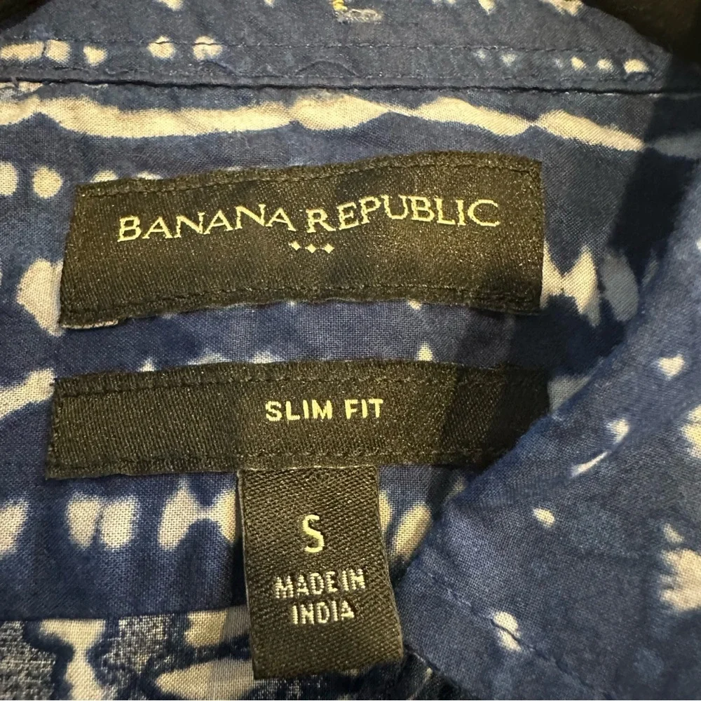 Banana Republic Black and Gray Casual Button Down Shirt‎